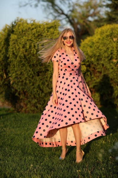 Платье нежно розовое в горошек - Фото