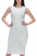 Сукня біла з накладними кишенями - Фото
