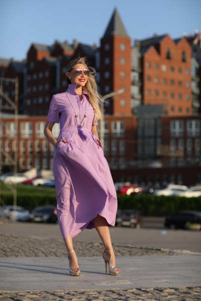 Довга сукня фіолетового кольору - Фото