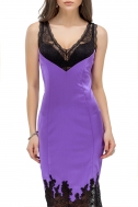 Платье с кружевом пурпурного цвета - Фото