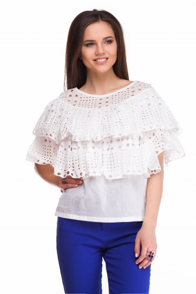 Blouse with flounces of white color - Фото
