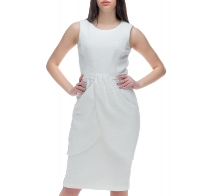Платье белое с накладными карманами