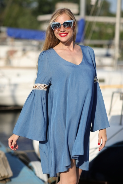 Сукня вільного крою синього кольору - Фото