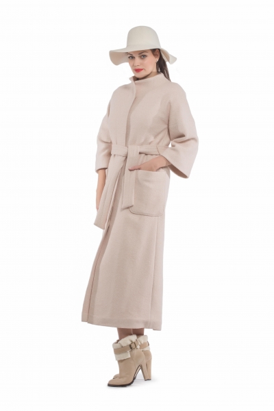 Coat beige color with buttons - Фото