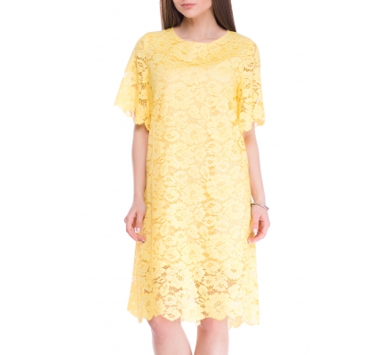 Платье прямого кроя кружевное желтого цвета